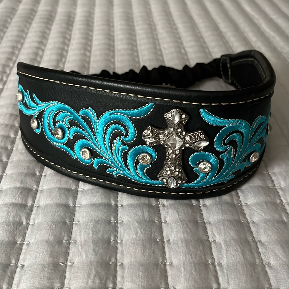 Black headband with blue stitching.